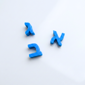 סט 3 אותיות בעברית צבעוניות קטנות